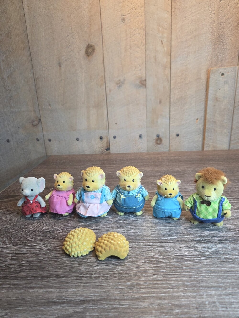 Calico Critters & Li’l Woodzeez Animal Figures Lot of 6 Mixed Families Random